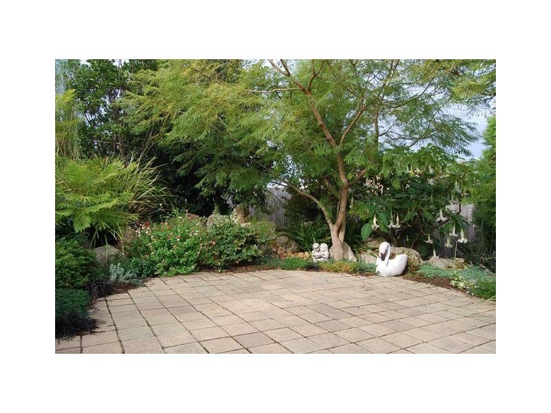 10 Clematis Court, Lakes Entrance VIC 3909