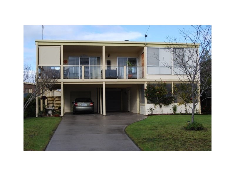 10 Lakeside Drive, Lake Tyers Beach VIC 3909