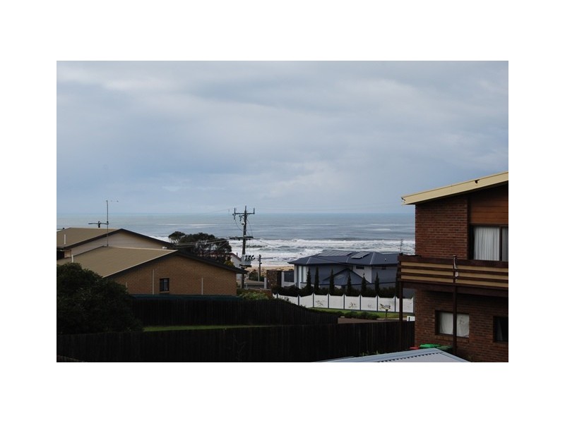 10 Lakeside Drive, Lake Tyers Beach VIC 3909