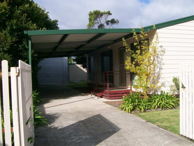 16 Fish Street, Lakes Entrance VIC 3909