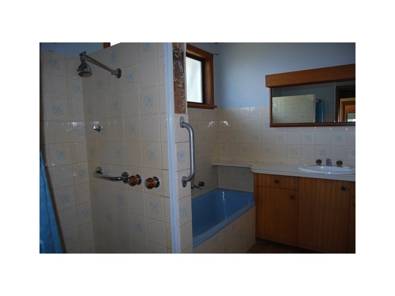 1 Daniel Street, Lakes Entrance VIC 3909