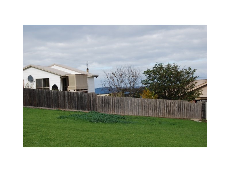 12 Clematis Court, Lakes Entrance VIC 3909