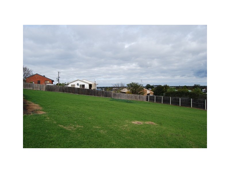 12 Clematis Court, Lakes Entrance VIC 3909