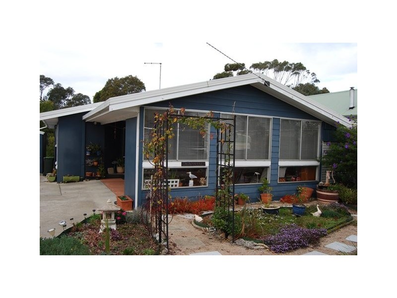 15 Wyrallah Street, Lakes Entrance VIC 3909
