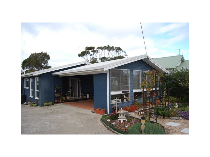 15 Wyrallah Street, Lakes Entrance VIC 3909