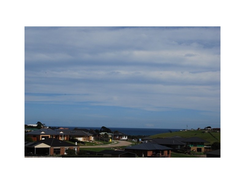 8 Lawson Drive, Lakes Entrance VIC 3909