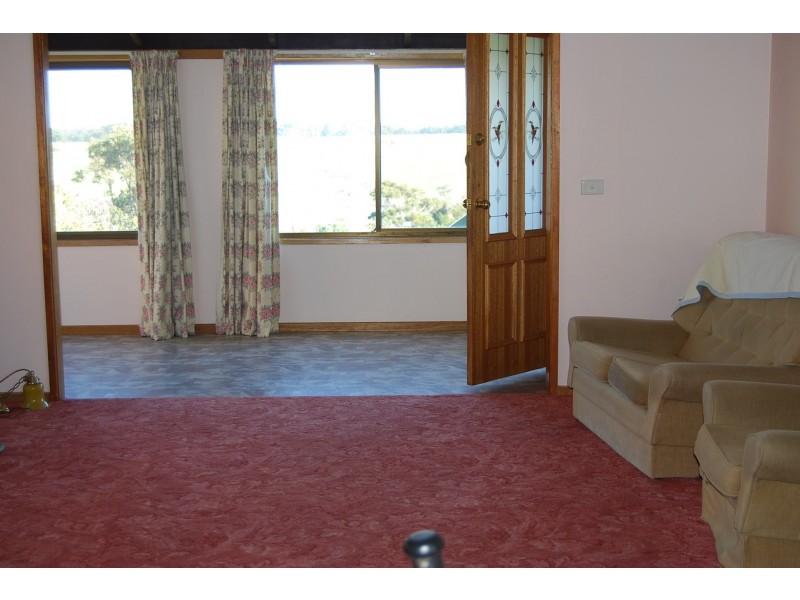 16 Nautilus Way, Lakes Entrance VIC 3909