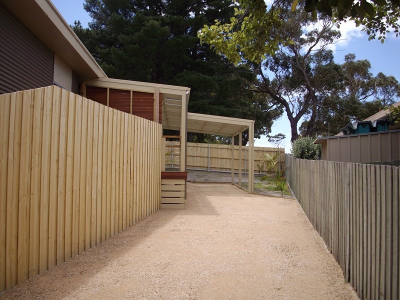 2/13 New Street, Lakes Entrance VIC 3909