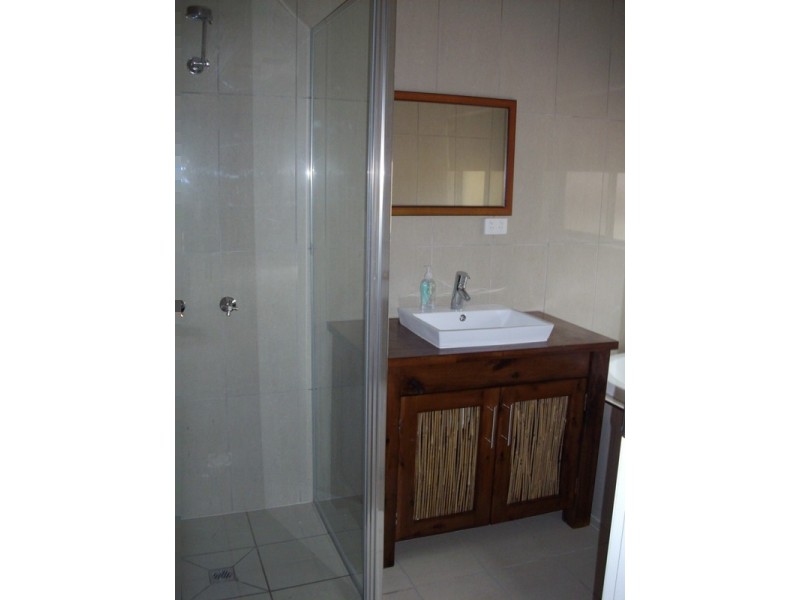 2/13 New Street, Lakes Entrance VIC 3909