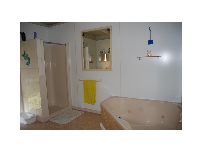 10 Archer Court, Lakes Entrance VIC 3909