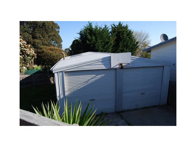 10 Archer Court, Lakes Entrance VIC 3909