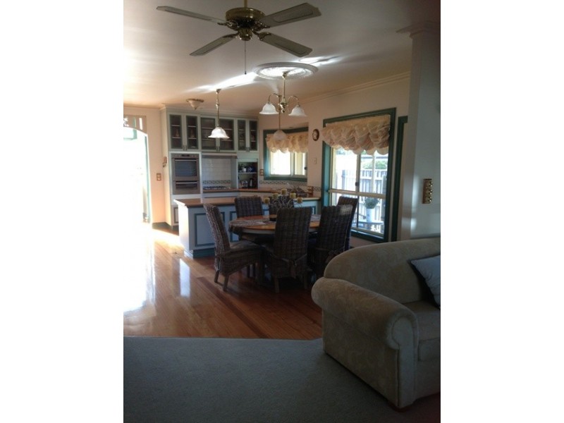 533 Lake Tyers Beach Road, Lakes Entrance VIC 3909