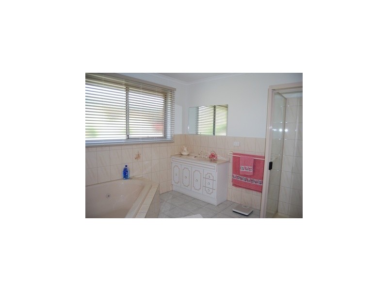 3 McCue Road, Lakes Entrance VIC 3909