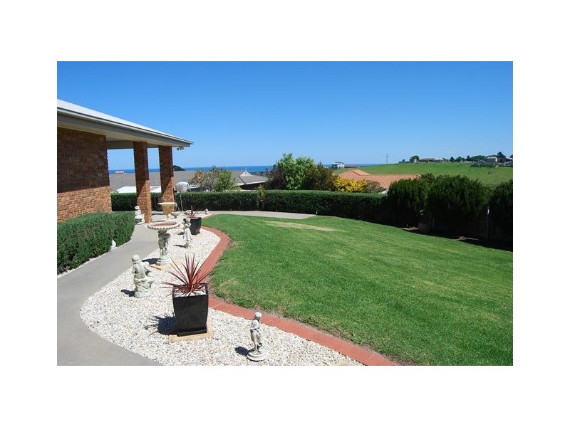 62 Stirling Drive, Lakes Entrance VIC 3909