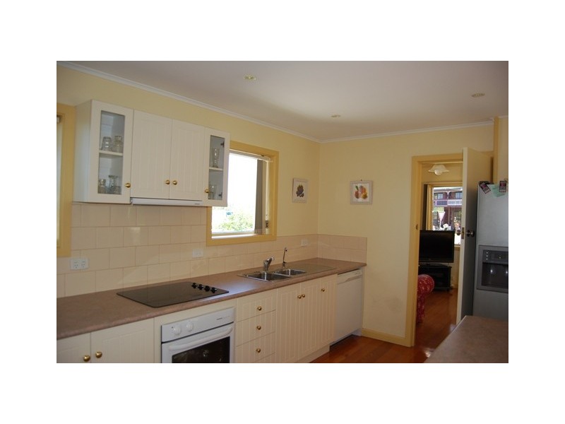 421 Esplanade, Lakes Entrance VIC 3909