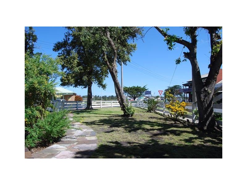421 Esplanade, Lakes Entrance VIC 3909