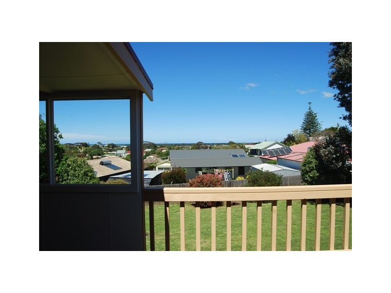 51 Lakeview Drive, Lakes Entrance VIC 3909