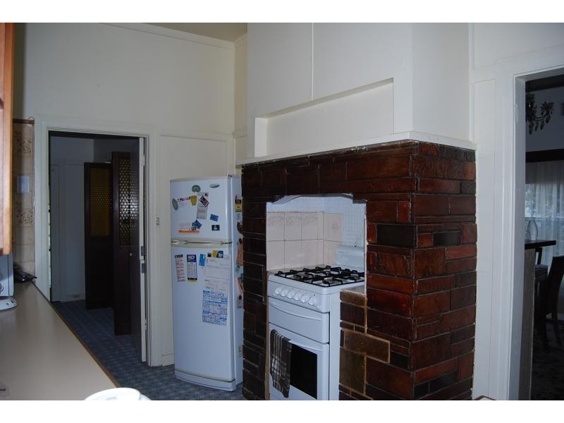 6 North Arm Avenue, Lakes Entrance VIC 3909