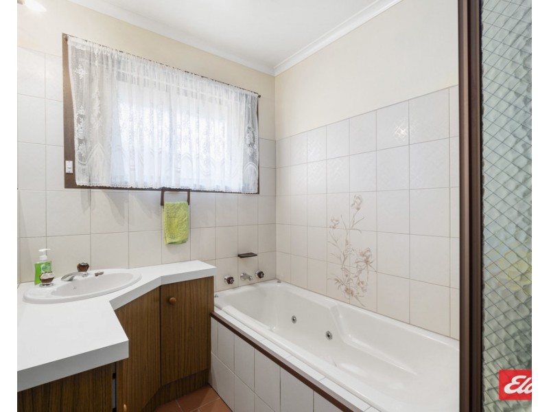 24 Creighton Street, Lakes Entrance VIC 3909