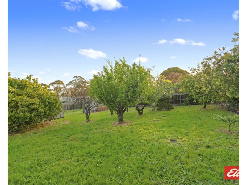 24 Creighton Street, Lakes Entrance VIC 3909