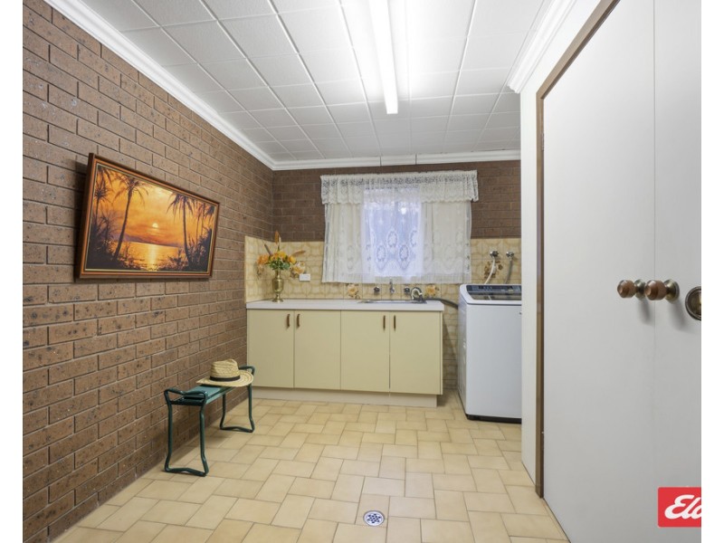 24 Creighton Street, Lakes Entrance VIC 3909