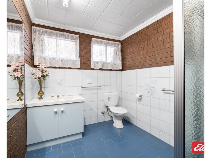 24 Creighton Street, Lakes Entrance VIC 3909