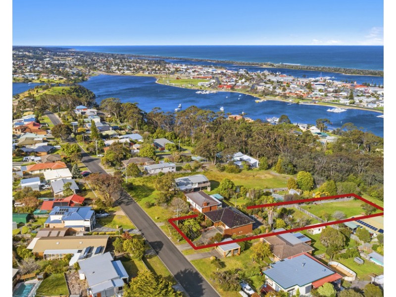 24 Creighton Street, Lakes Entrance VIC 3909