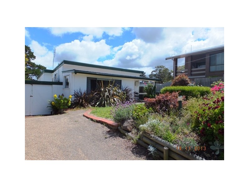 45 Ocean View Parade, Lakes Entrance VIC 3909