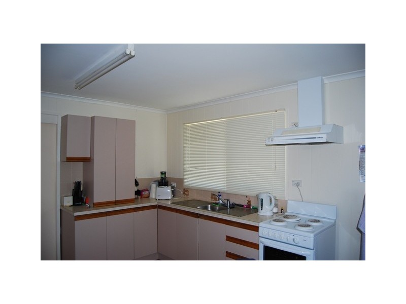 79 Carpenter, Lakes Entrance VIC 3909