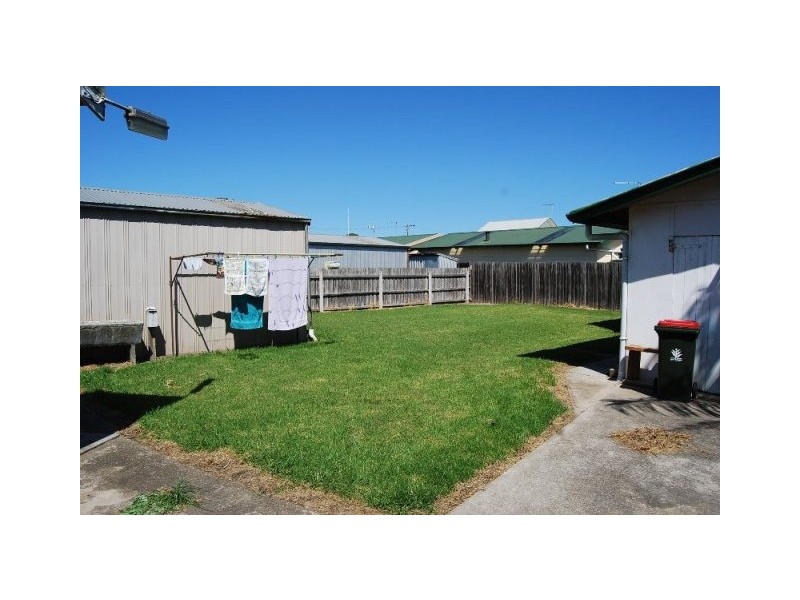 79 Carpenter, Lakes Entrance VIC 3909