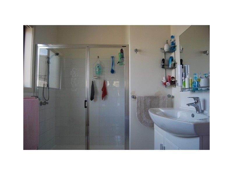 4 4 Bills Street, Lakes Entrance VIC 3909