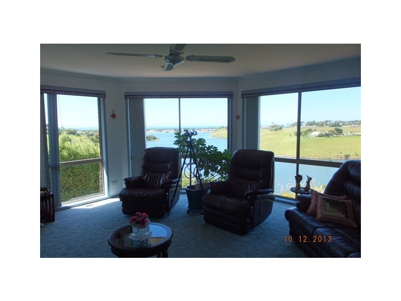 45 Nautilus Way, Lakes Entrance VIC 3909