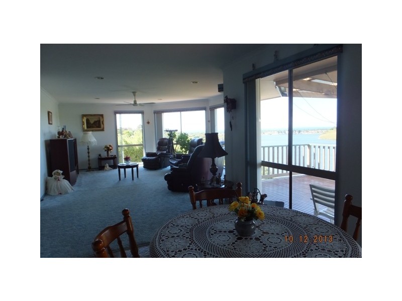 45 Nautilus Way, Lakes Entrance VIC 3909