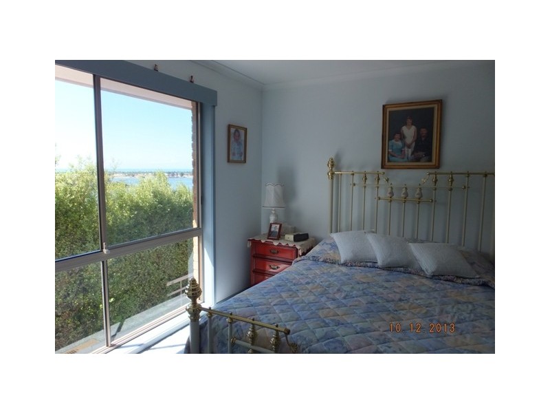 45 Nautilus Way, Lakes Entrance VIC 3909