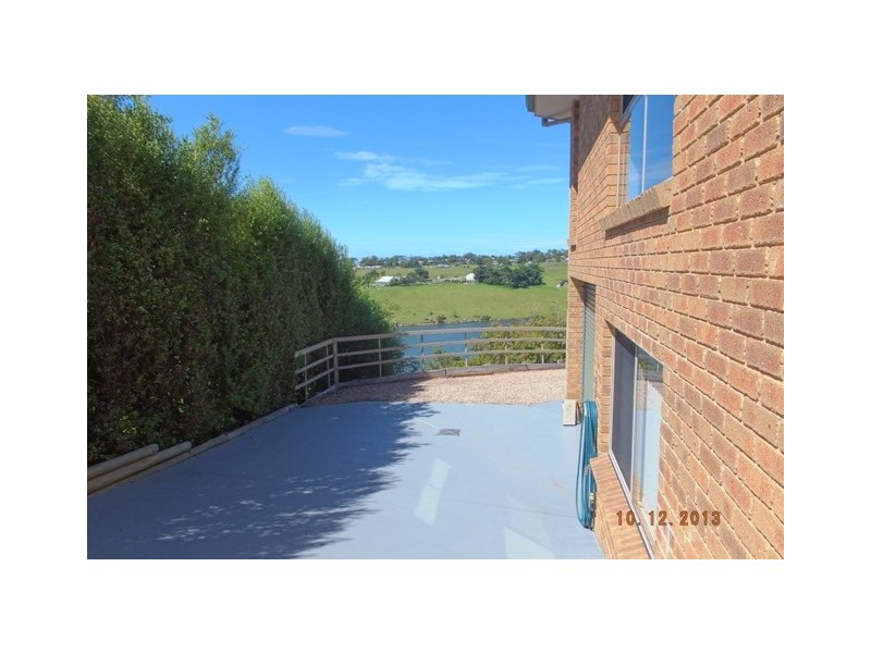 45 Nautilus Way, Lakes Entrance VIC 3909