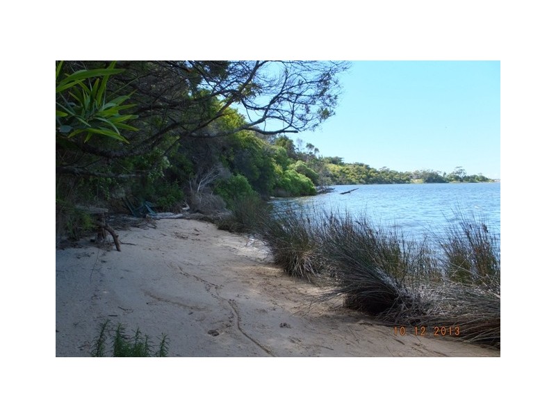 45 Nautilus Way, Lakes Entrance VIC 3909