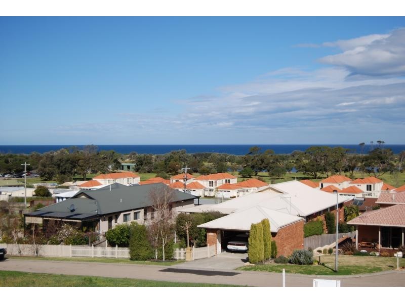 12 Moorabinda Court, Lakes Entrance VIC 3909
