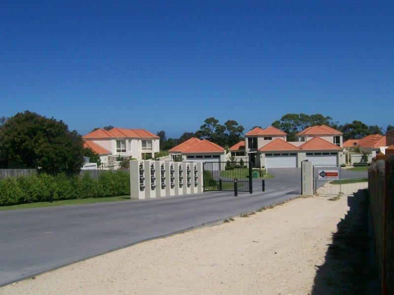 122 Golf Links Road, Lakes Entrance VIC 3909