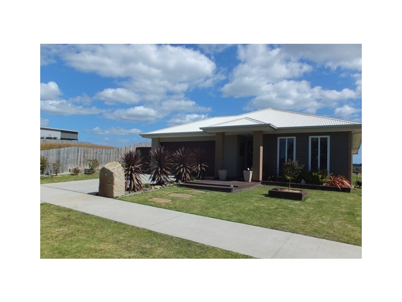19 Bream Road, Lake Tyers Beach VIC 3909