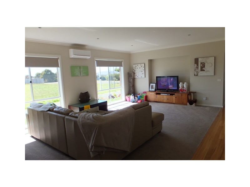 19 Bream Road, Lake Tyers Beach VIC 3909