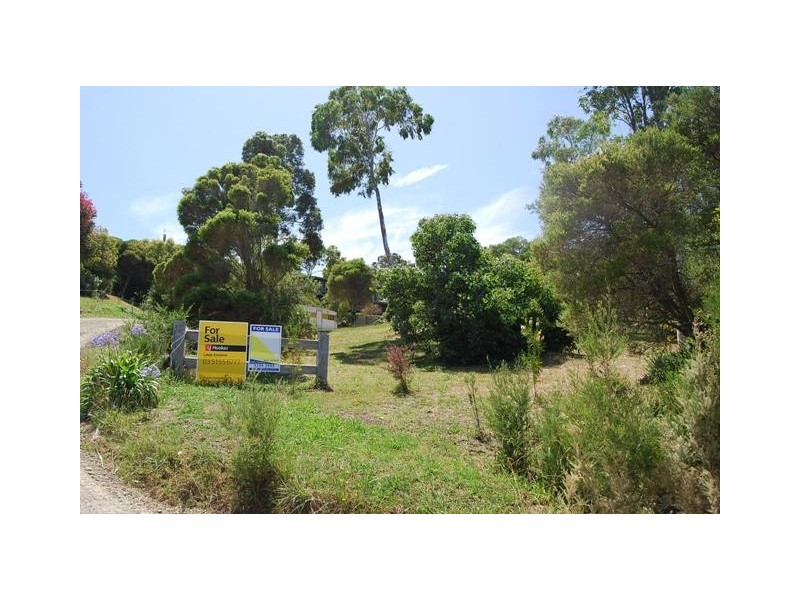 16 Gay Street, Lakes Entrance VIC 3909