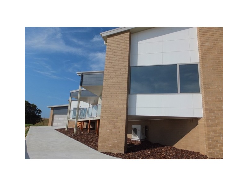18 Tower Hill Court, Lakes Entrance VIC 3909