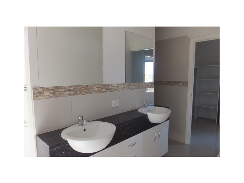 18 Tower Hill Court, Lakes Entrance VIC 3909