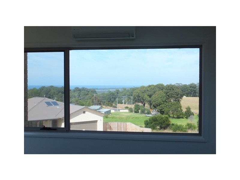18 Tower Hill Court, Lakes Entrance VIC 3909