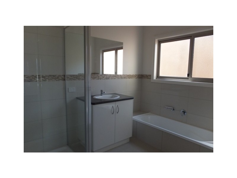 18 Tower Hill Court, Lakes Entrance VIC 3909