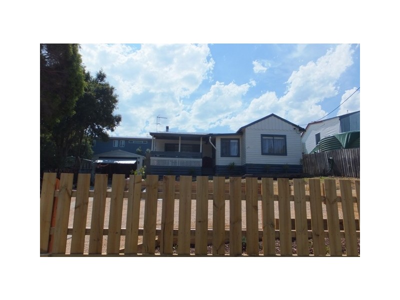 15 Daniel Street, Lakes Entrance VIC 3909