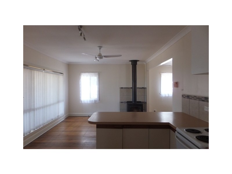 15 Daniel Street, Lakes Entrance VIC 3909