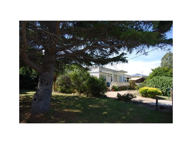 19 Creighton Street, Lakes Entrance VIC 3909
