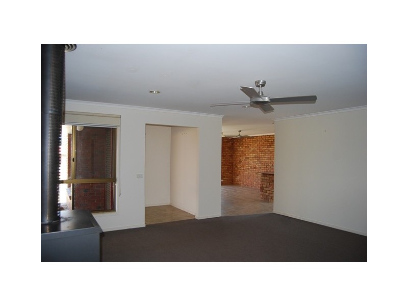 14 McCue Road, Lakes Entrance VIC 3909