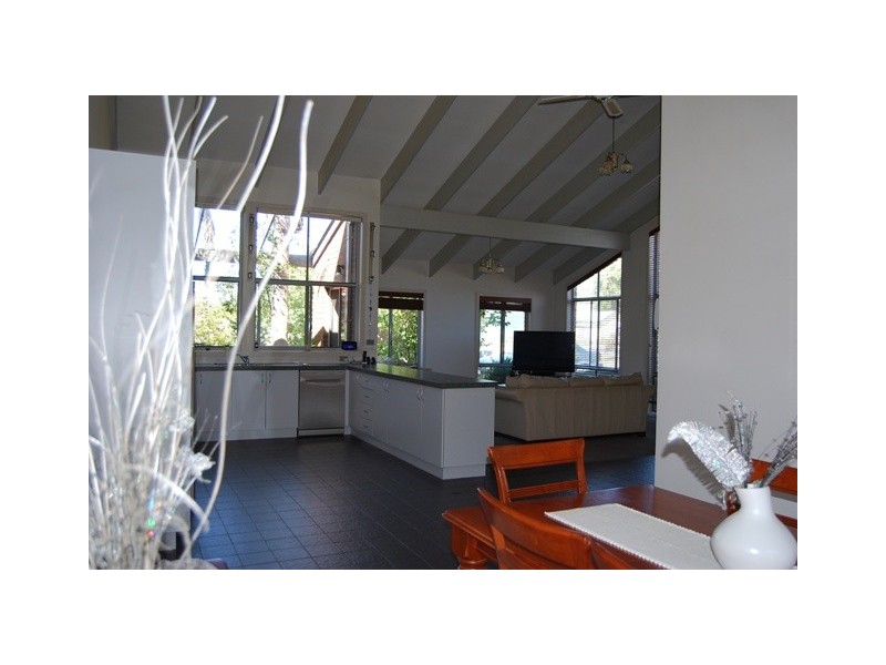 79a Roadknight Street, Lakes Entrance VIC 3909